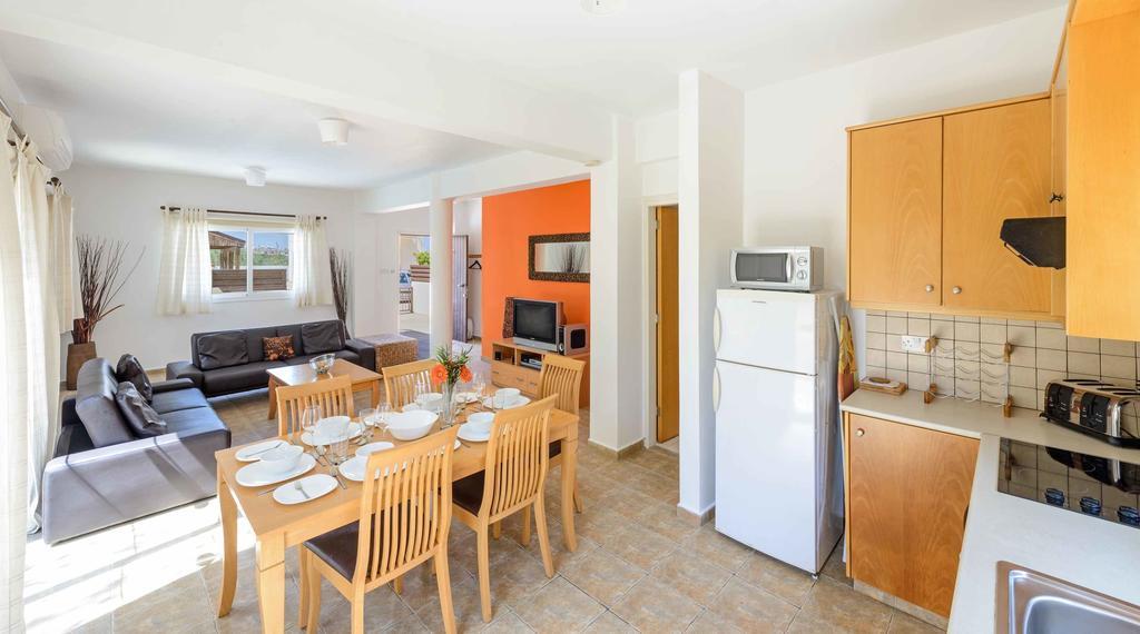 Villa Meredith Paralimni Room photo